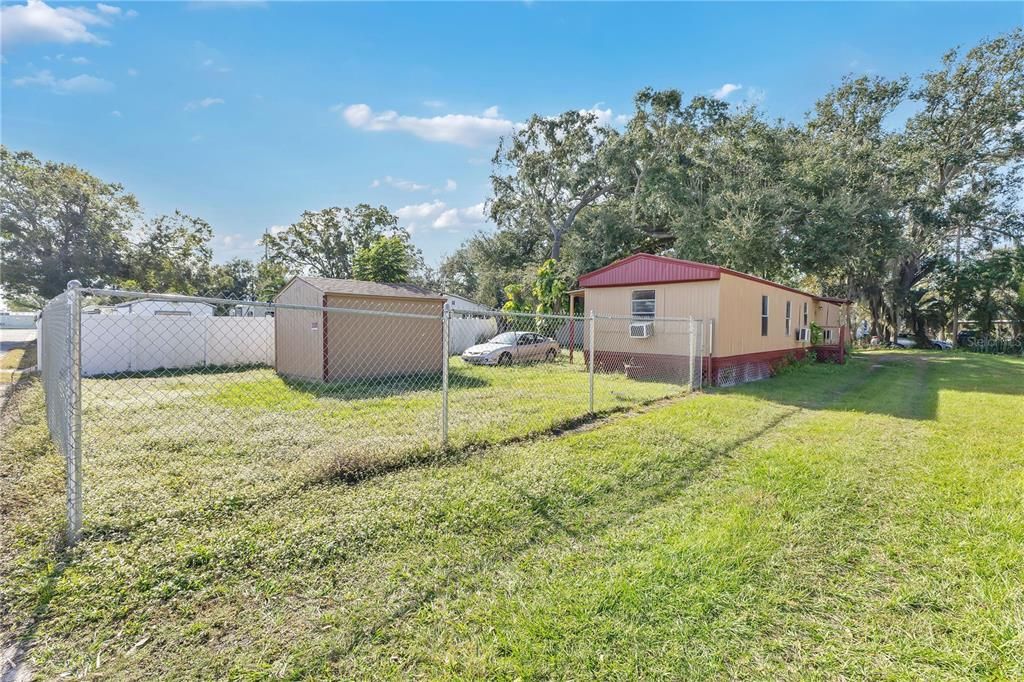 For Sale: $195,000 (2 beds, 2 baths, 924 Square Feet)