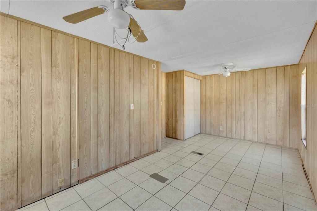 For Sale: $195,000 (2 beds, 2 baths, 924 Square Feet)