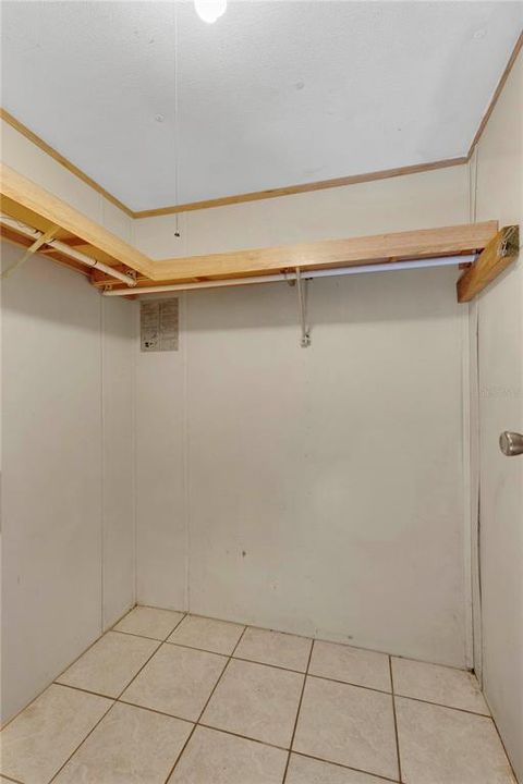 For Sale: $195,000 (2 beds, 2 baths, 924 Square Feet)