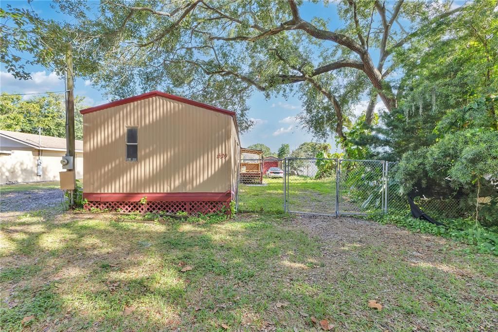 For Sale: $195,000 (2 beds, 2 baths, 924 Square Feet)