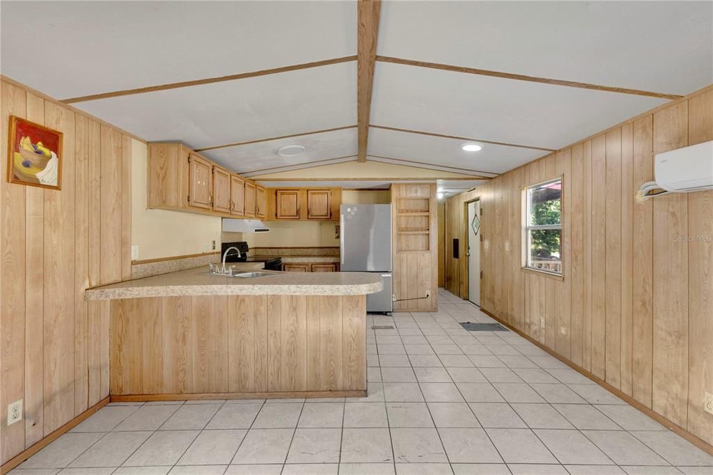 For Sale: $195,000 (2 beds, 2 baths, 924 Square Feet)