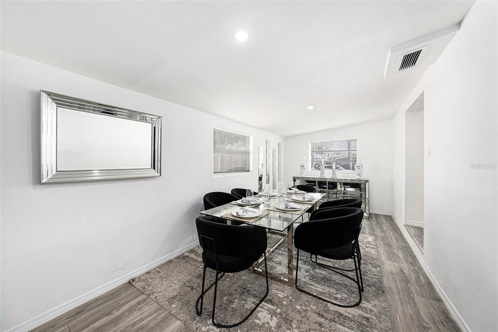 На продажу: $424,999 (4 спален, 2 ванн, 1396 Квадратных фут)