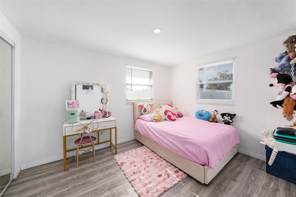 На продажу: $424,999 (4 спален, 2 ванн, 1396 Квадратных фут)