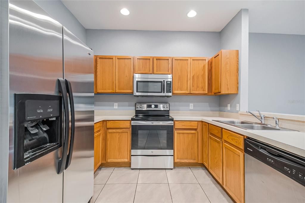 For Sale: $320,000 (3 beds, 2 baths, 1749 Square Feet)