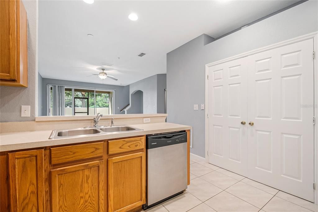 For Sale: $320,000 (3 beds, 2 baths, 1749 Square Feet)