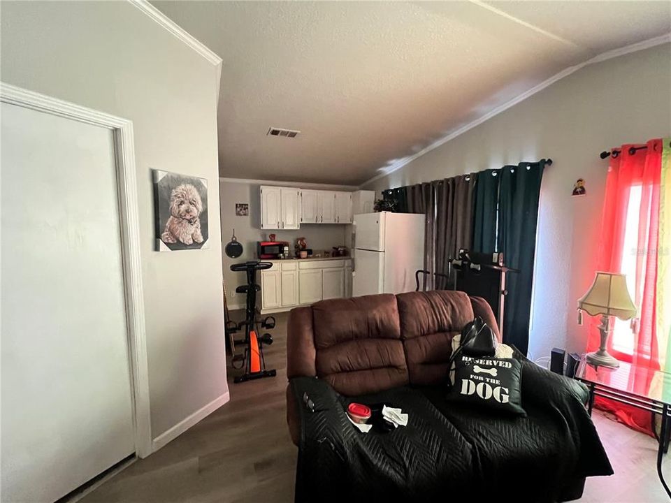 For Rent: $1,650 (3 beds, 2 baths, 1352 Square Feet)