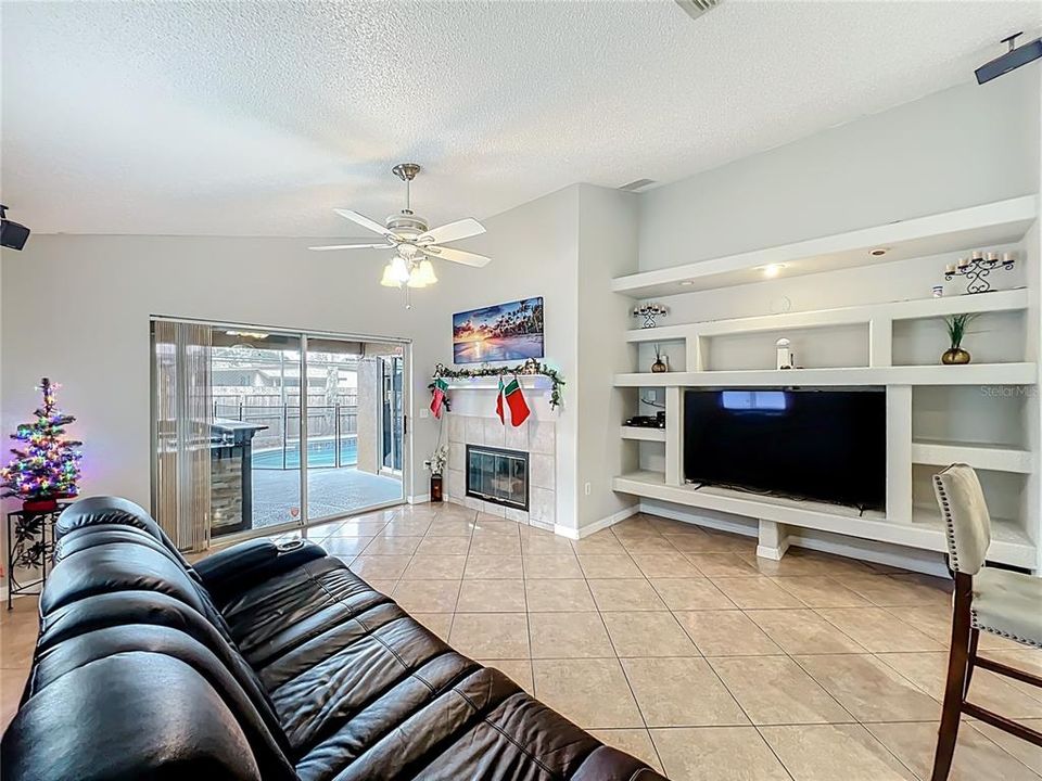 En Renta: $2,700 (4 camas, 2 baños, 1976 Pies cuadrados)