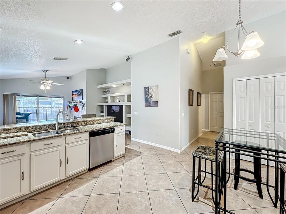 En Renta: $2,700 (4 camas, 2 baños, 1976 Pies cuadrados)