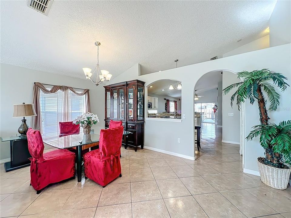 En Renta: $2,700 (4 camas, 2 baños, 1976 Pies cuadrados)