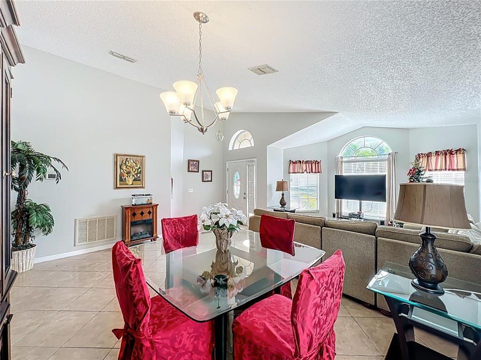 En Renta: $2,700 (4 camas, 2 baños, 1976 Pies cuadrados)