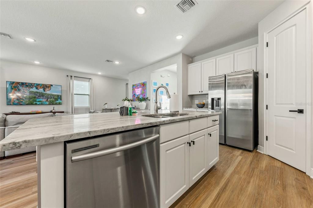 出租: $4,800 (5 贝兹, 4 浴室, 2574 平方英尺)