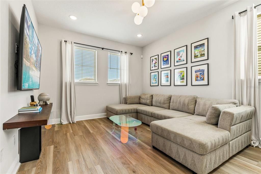 出租: $4,800 (5 贝兹, 4 浴室, 2574 平方英尺)