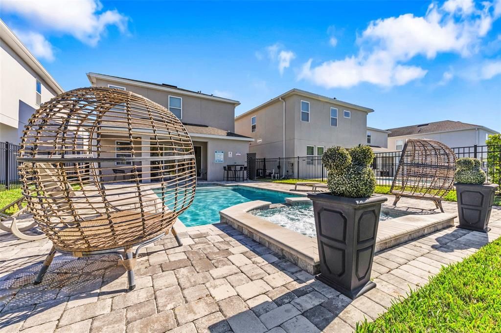 出租: $4,800 (5 贝兹, 4 浴室, 2574 平方英尺)