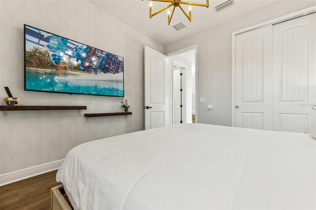 出租: $4,800 (5 贝兹, 4 浴室, 2574 平方英尺)