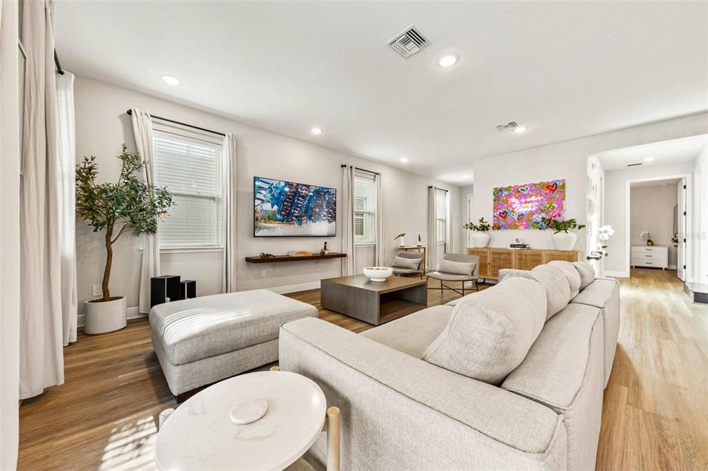 出租: $4,800 (5 贝兹, 4 浴室, 2574 平方英尺)