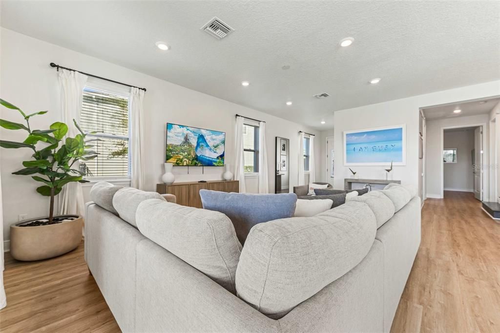 For Rent: $4,800 (5 beds, 4 baths, 2574 Square Feet)