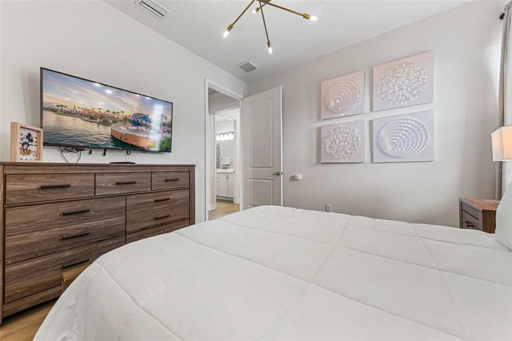 For Rent: $4,800 (5 beds, 4 baths, 2574 Square Feet)