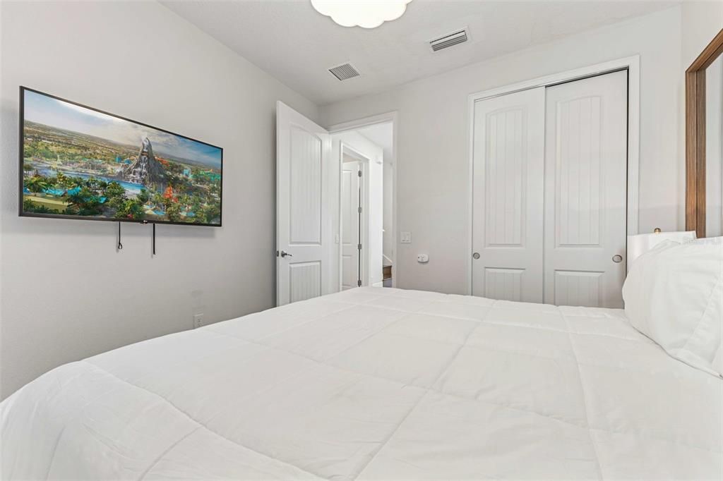 For Rent: $4,800 (5 beds, 4 baths, 2574 Square Feet)