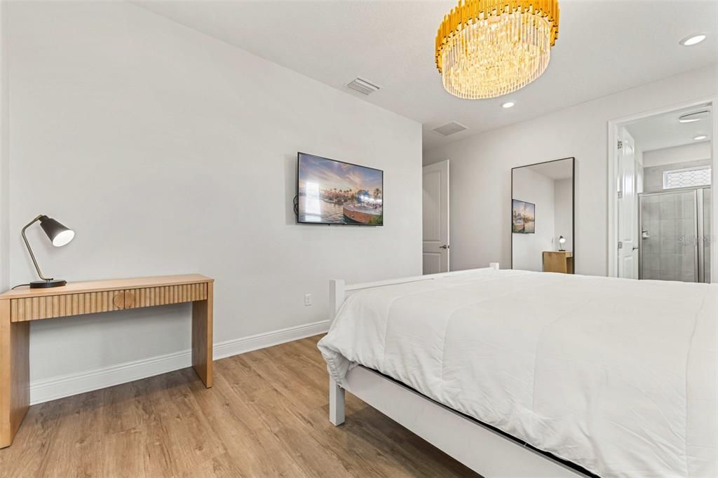 For Rent: $4,800 (5 beds, 4 baths, 2574 Square Feet)