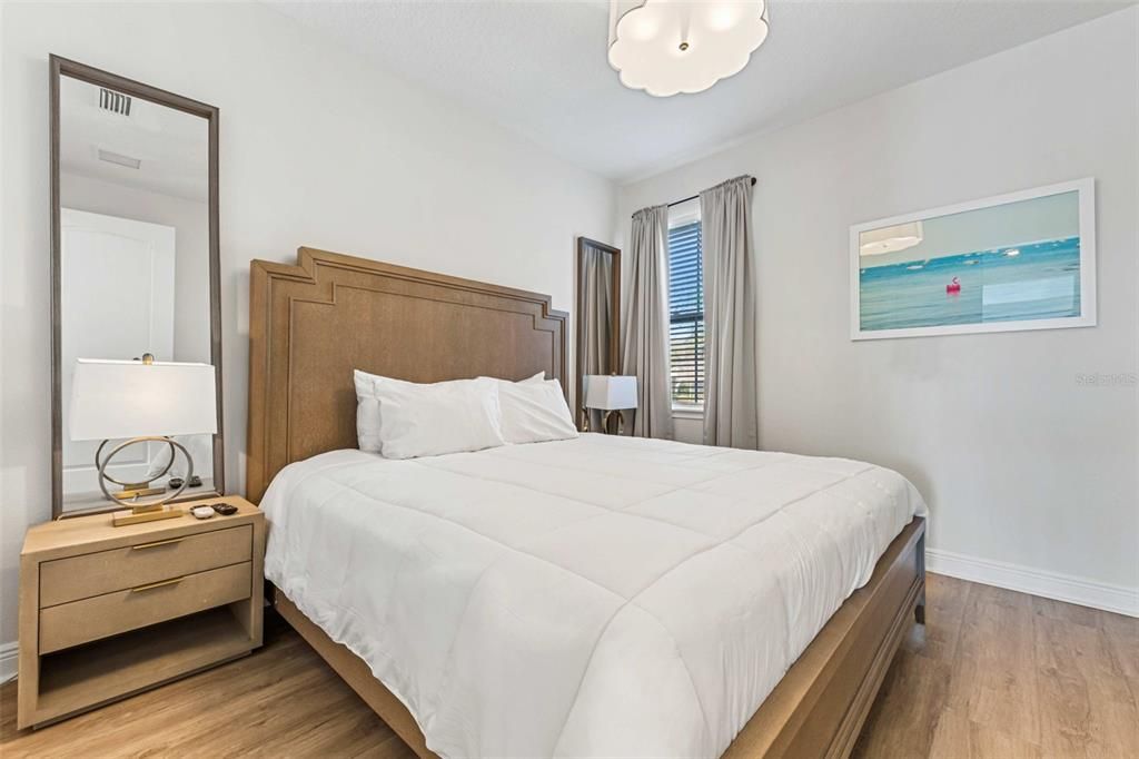 For Rent: $4,800 (5 beds, 4 baths, 2574 Square Feet)