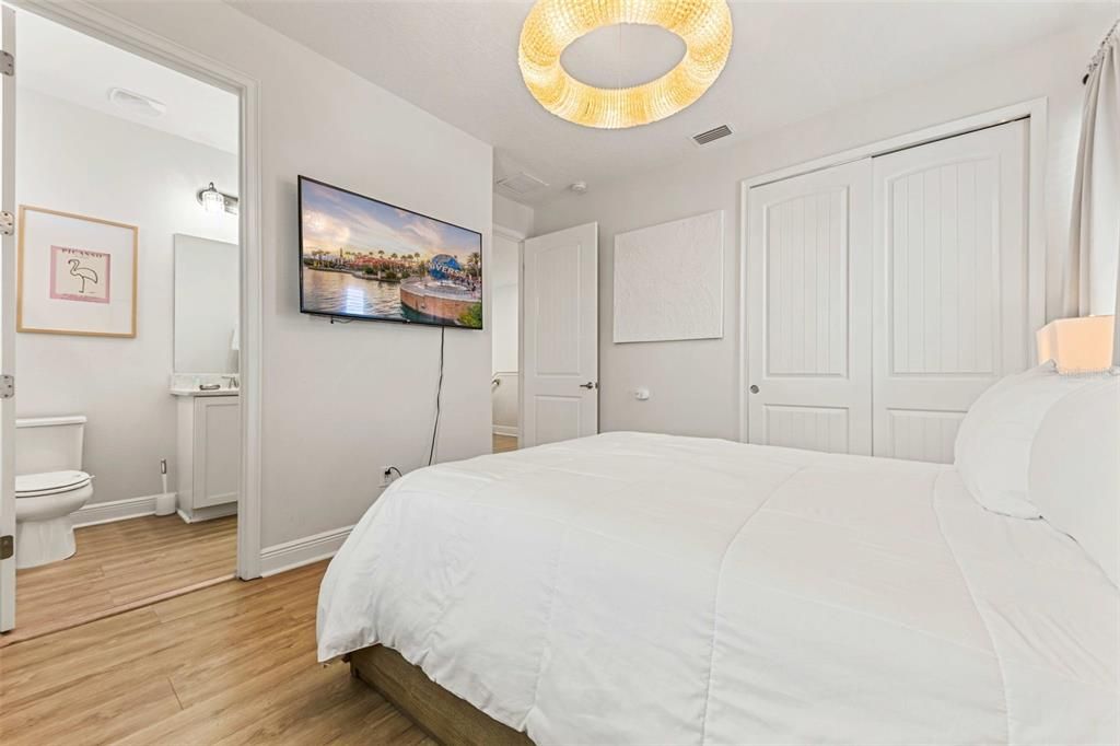 For Rent: $4,800 (5 beds, 4 baths, 2574 Square Feet)