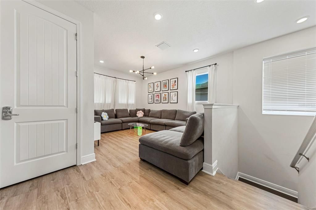 For Rent: $4,800 (5 beds, 4 baths, 2574 Square Feet)