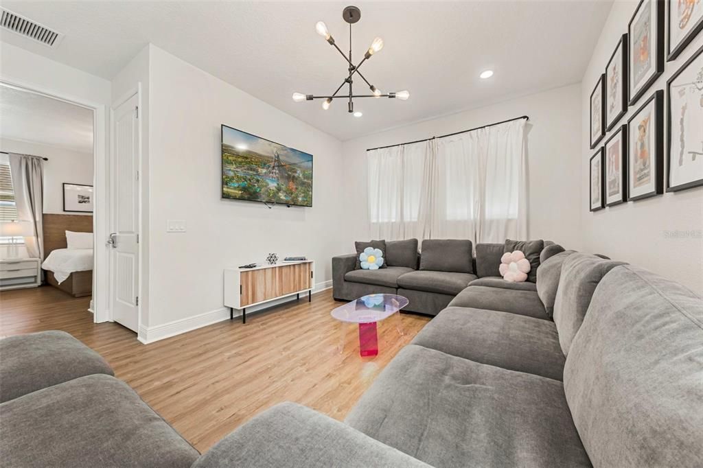 For Rent: $4,800 (5 beds, 4 baths, 2574 Square Feet)