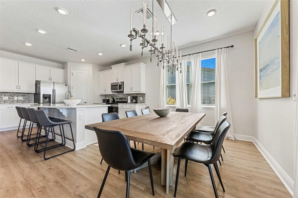 For Rent: $4,800 (5 beds, 4 baths, 2574 Square Feet)