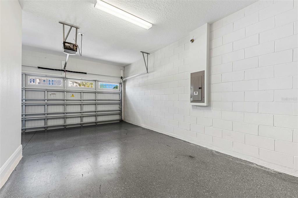 For Rent: $4,800 (5 beds, 4 baths, 2574 Square Feet)