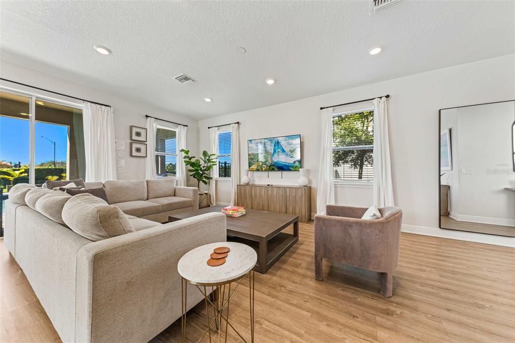 For Rent: $4,800 (5 beds, 4 baths, 2574 Square Feet)