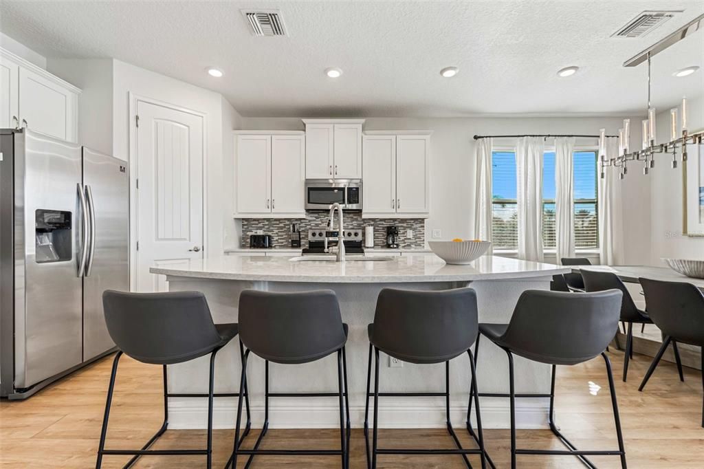 For Rent: $4,800 (5 beds, 4 baths, 2574 Square Feet)