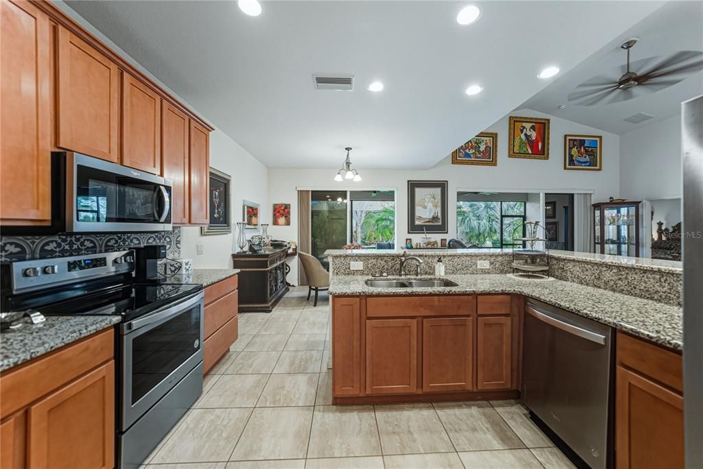 For Sale: $344,500 (2 beds, 2 baths, 1514 Square Feet)