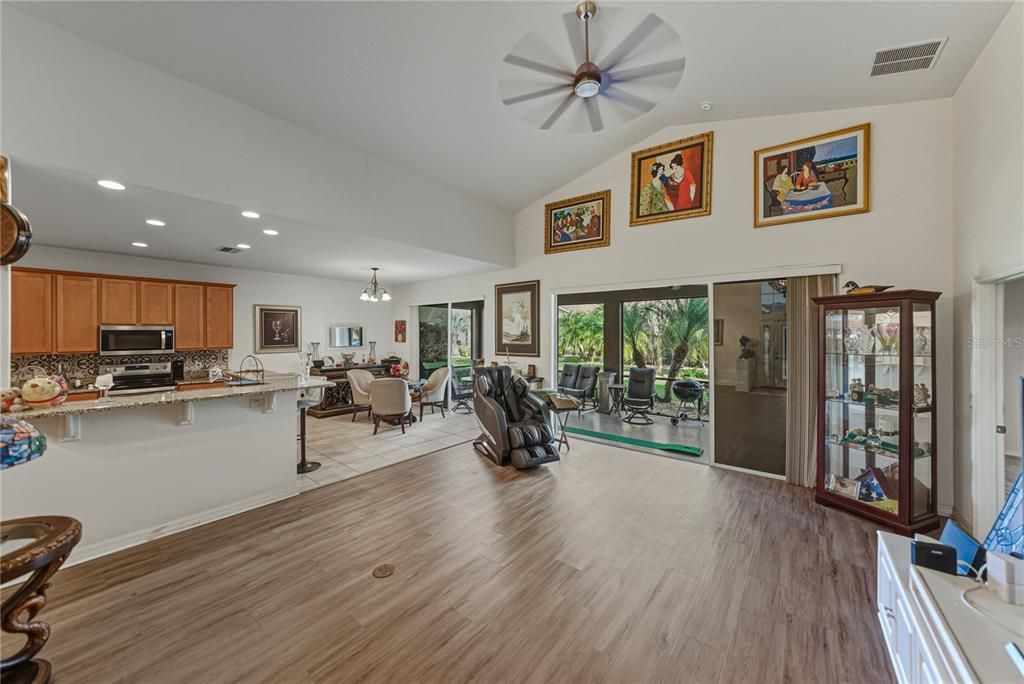 For Sale: $344,500 (2 beds, 2 baths, 1514 Square Feet)