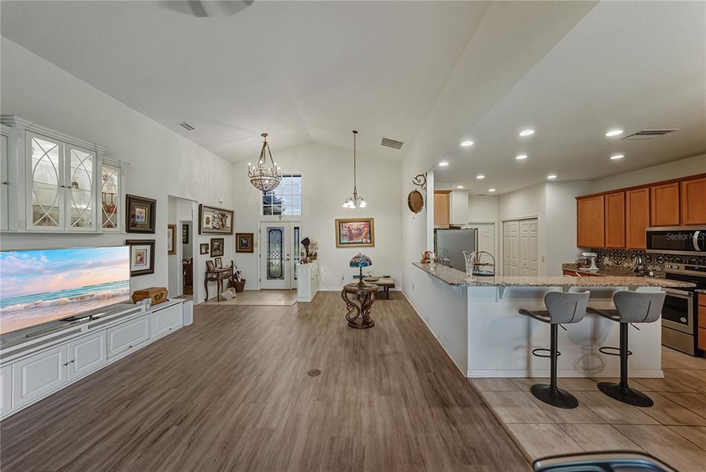 For Sale: $344,500 (2 beds, 2 baths, 1514 Square Feet)