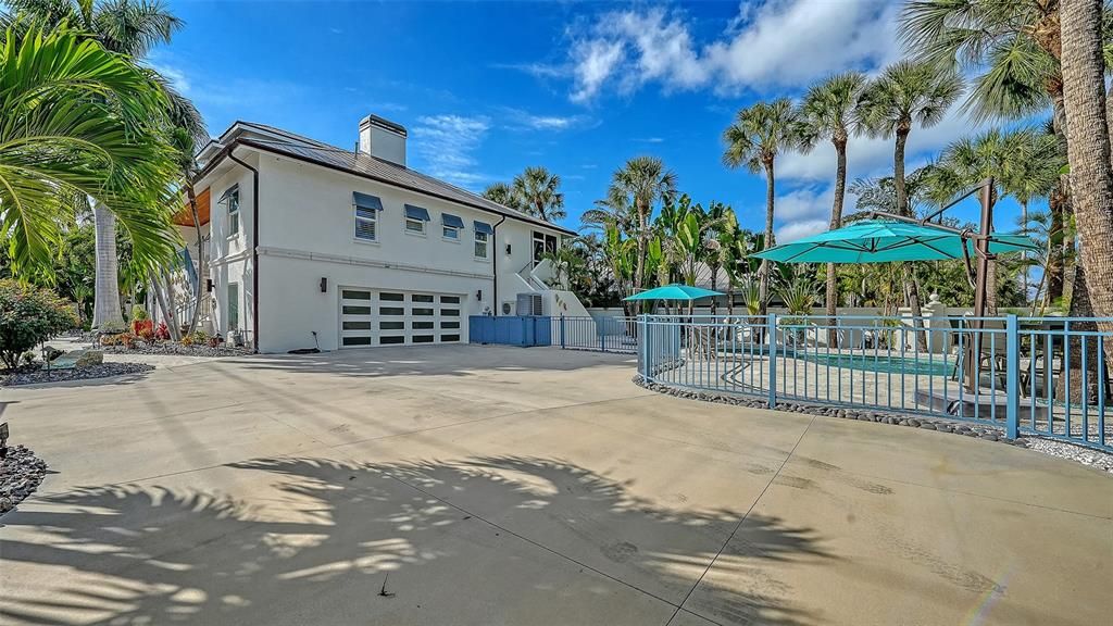 For Sale: $3,395,000 (4 beds, 3 baths, 4645 Square Feet)