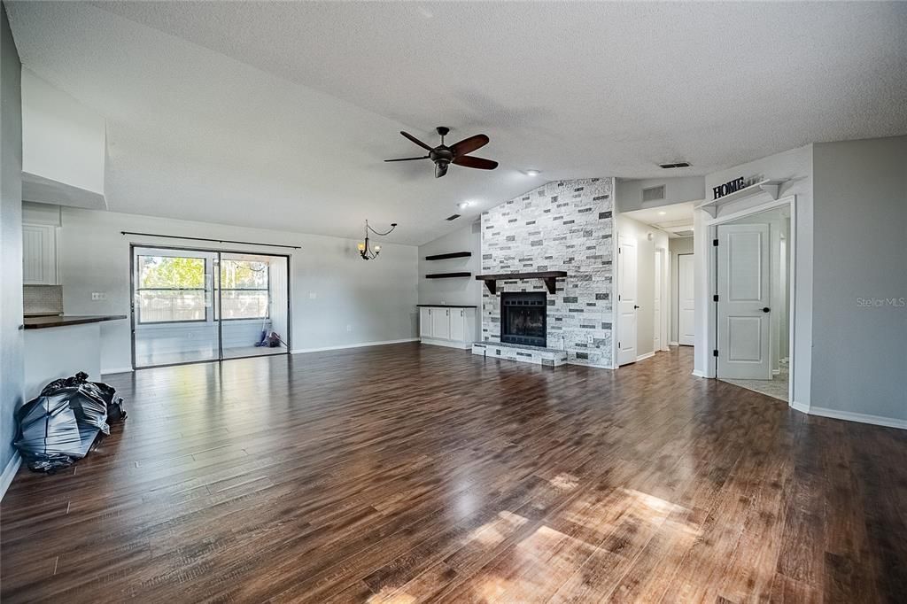 待售: $335,000 (3 贝兹, 2 浴室, 1732 平方英尺)