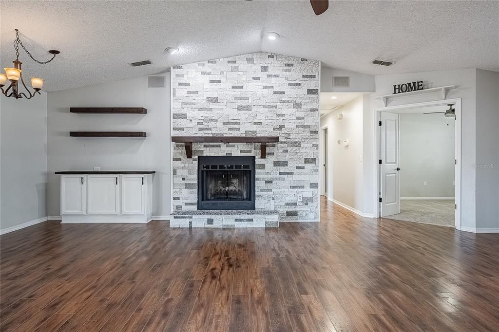 待售: $335,000 (3 贝兹, 2 浴室, 1732 平方英尺)