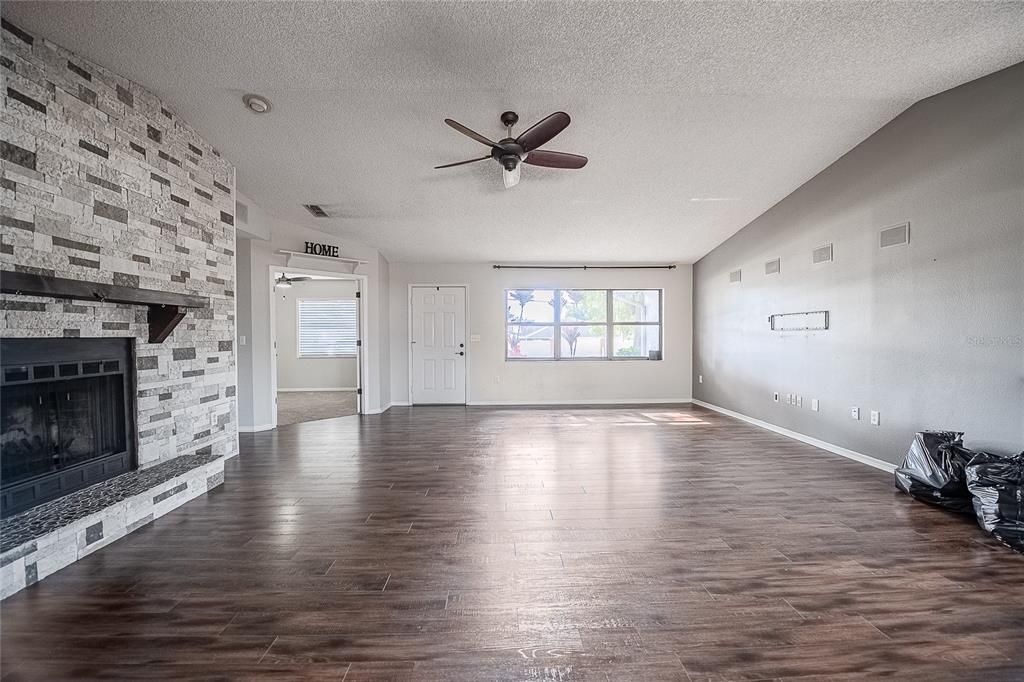 待售: $335,000 (3 贝兹, 2 浴室, 1732 平方英尺)