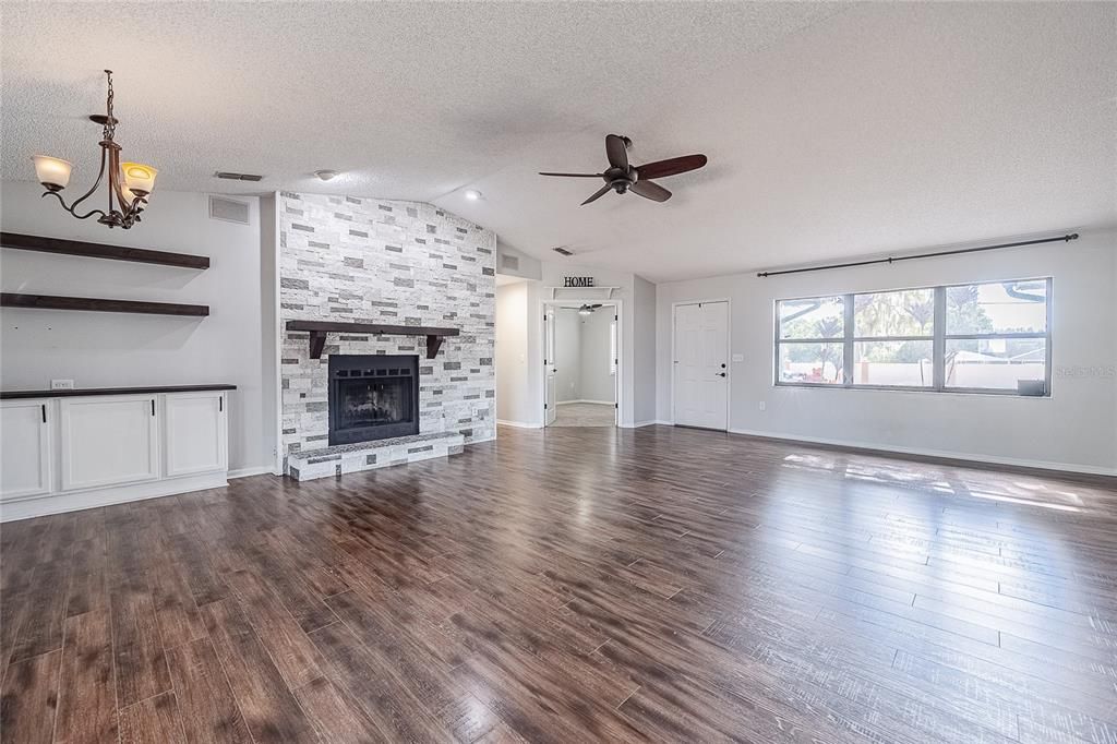 待售: $335,000 (3 贝兹, 2 浴室, 1732 平方英尺)