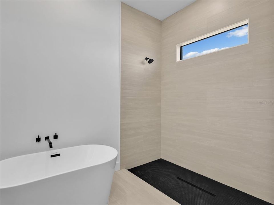 For Sale: $379,000 (4 beds, 2 baths, 1602 Square Feet)