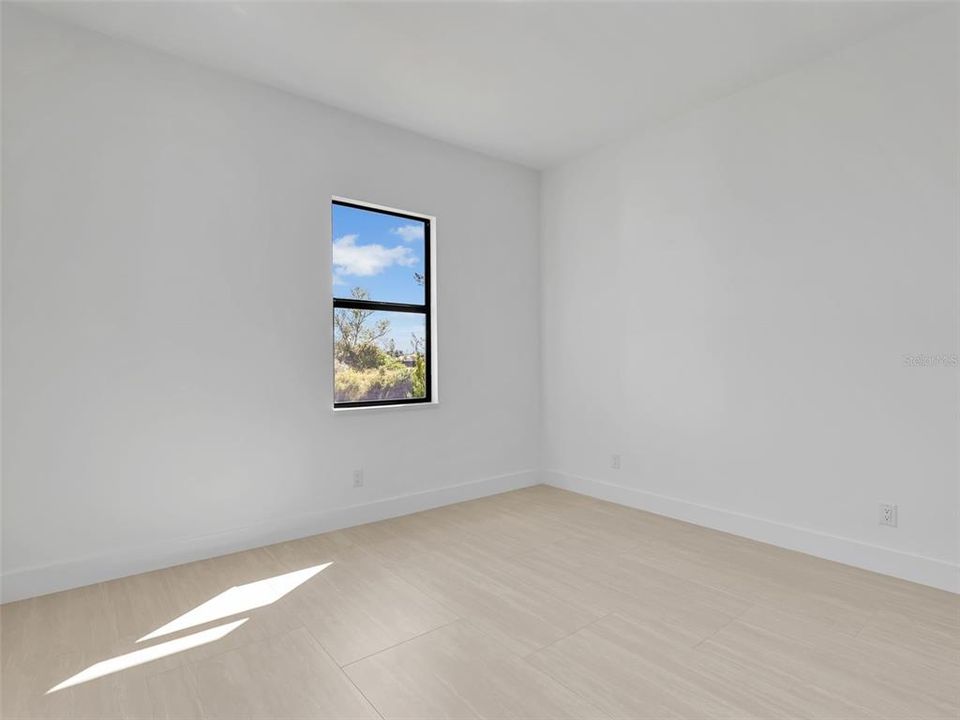 For Sale: $379,000 (4 beds, 2 baths, 1602 Square Feet)