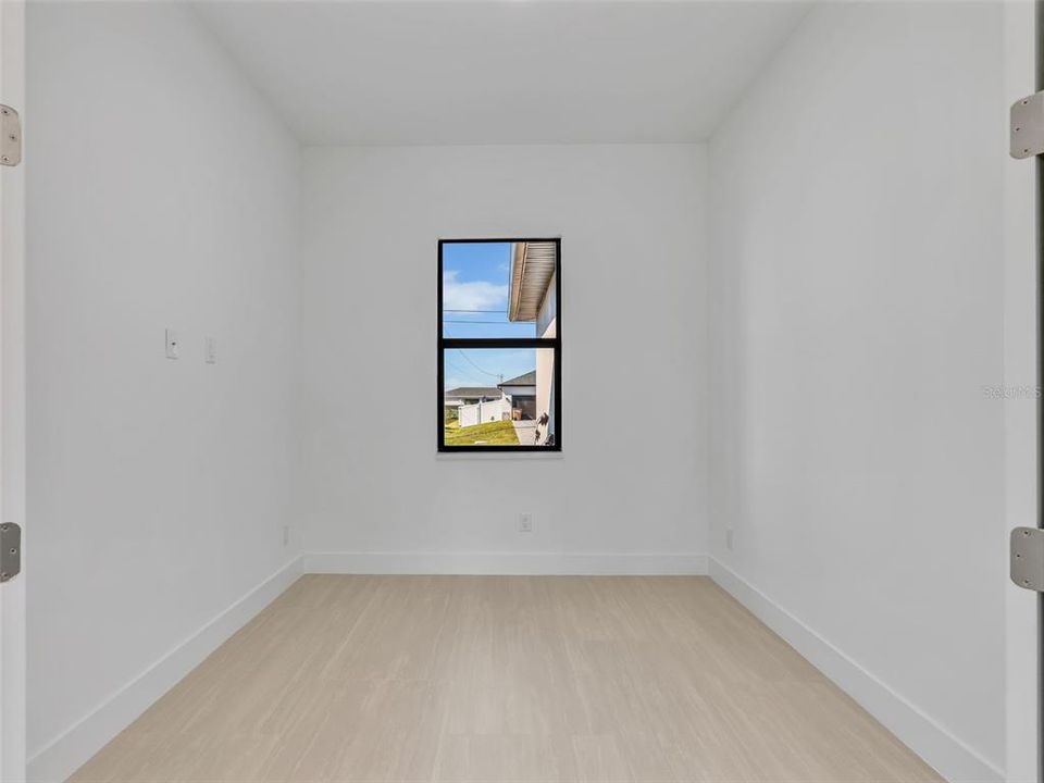 For Sale: $379,000 (4 beds, 2 baths, 1602 Square Feet)