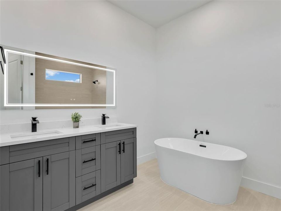 For Sale: $379,000 (4 beds, 2 baths, 1602 Square Feet)