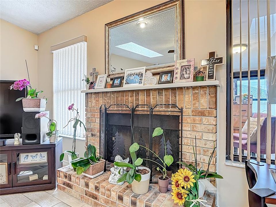 For Sale: $300,000 (3 beds, 2 baths, 1359 Square Feet)