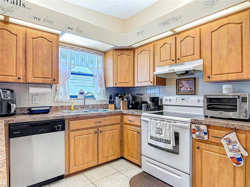 For Sale: $300,000 (3 beds, 2 baths, 1359 Square Feet)