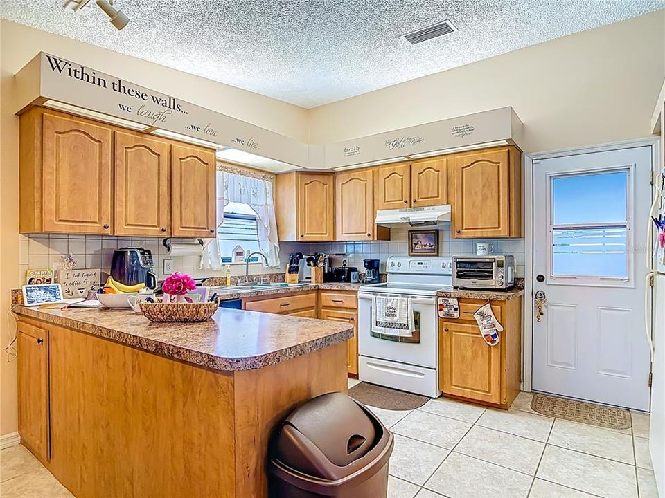 For Sale: $300,000 (3 beds, 2 baths, 1359 Square Feet)