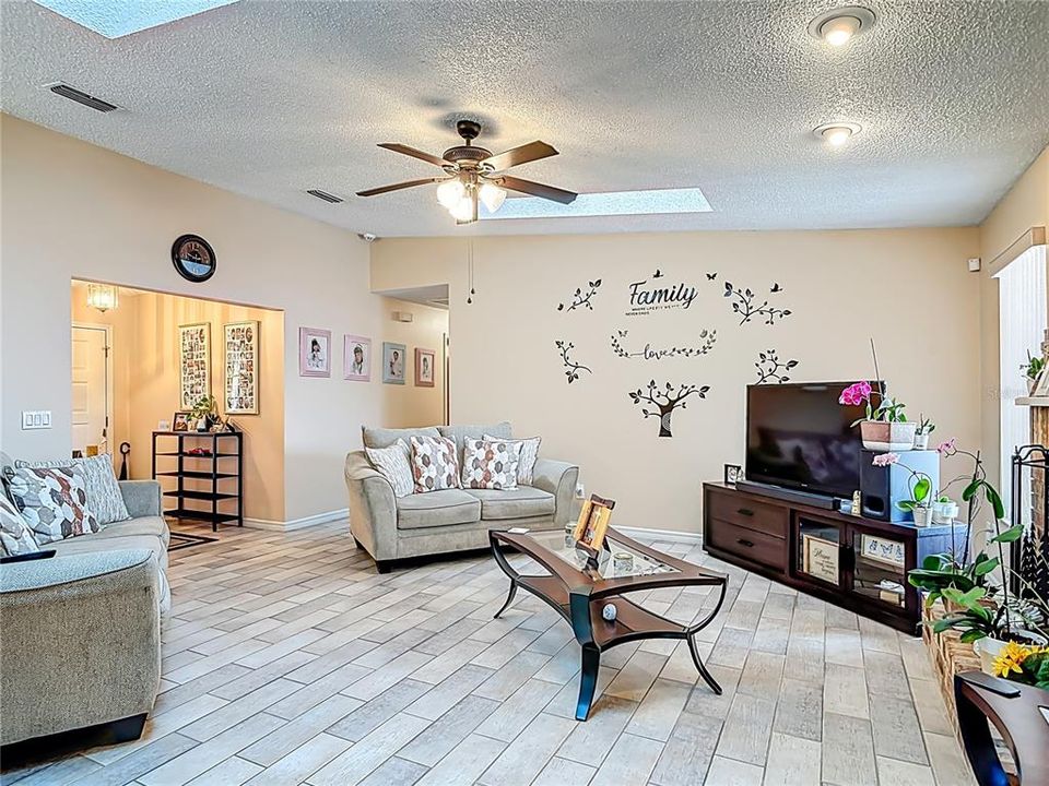 For Sale: $300,000 (3 beds, 2 baths, 1359 Square Feet)