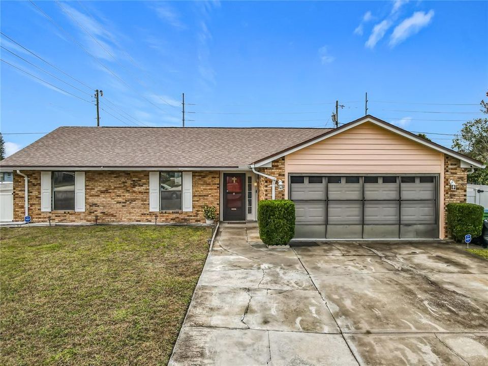 For Sale: $300,000 (3 beds, 2 baths, 1359 Square Feet)