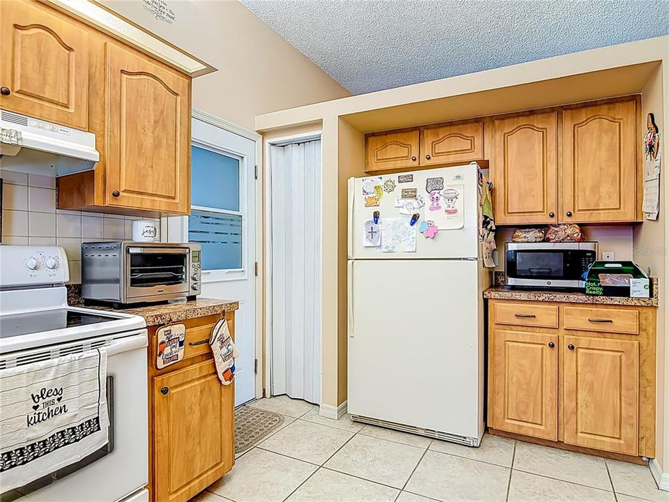 For Sale: $300,000 (3 beds, 2 baths, 1359 Square Feet)