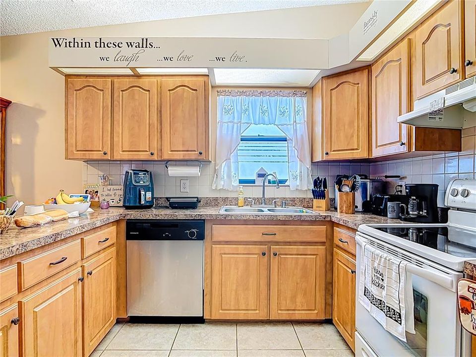 For Sale: $300,000 (3 beds, 2 baths, 1359 Square Feet)